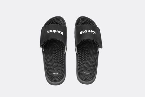 Kaiyo black sliders - front view Kaiyo black sliders - front view
